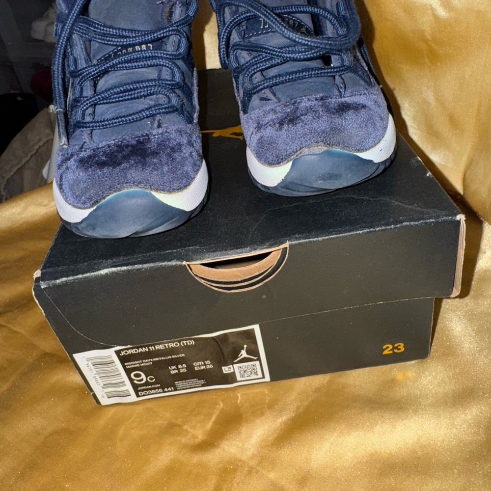 Jordan Retro 9C Navy Sneakers